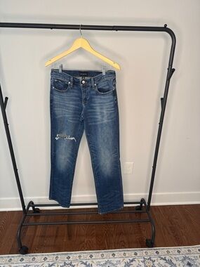 Lucky Brand Women’s Straight Leg Jeans in Dark Blue with Distressed Knee